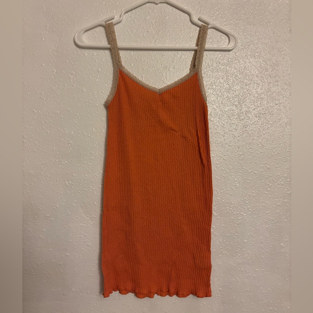 Decree orange tank top with cream-colored lace trimming (Size M)